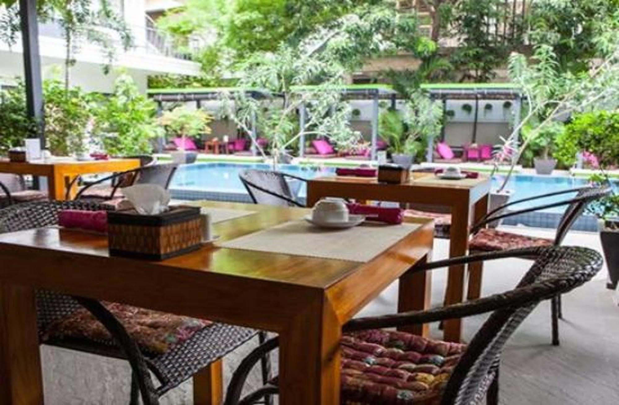 The 252 Phnom Penh Exterior foto