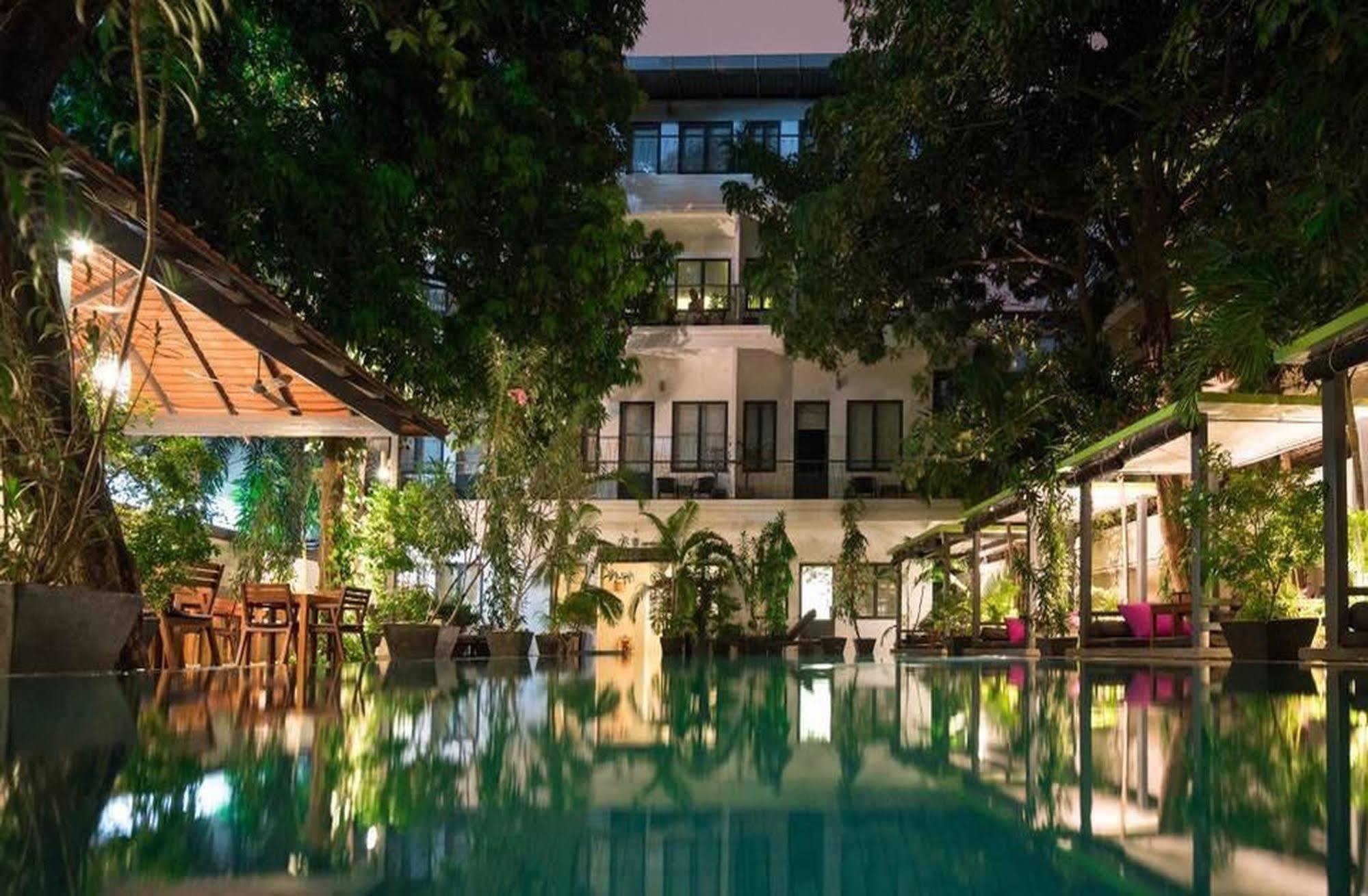The 252 Phnom Penh Exterior foto